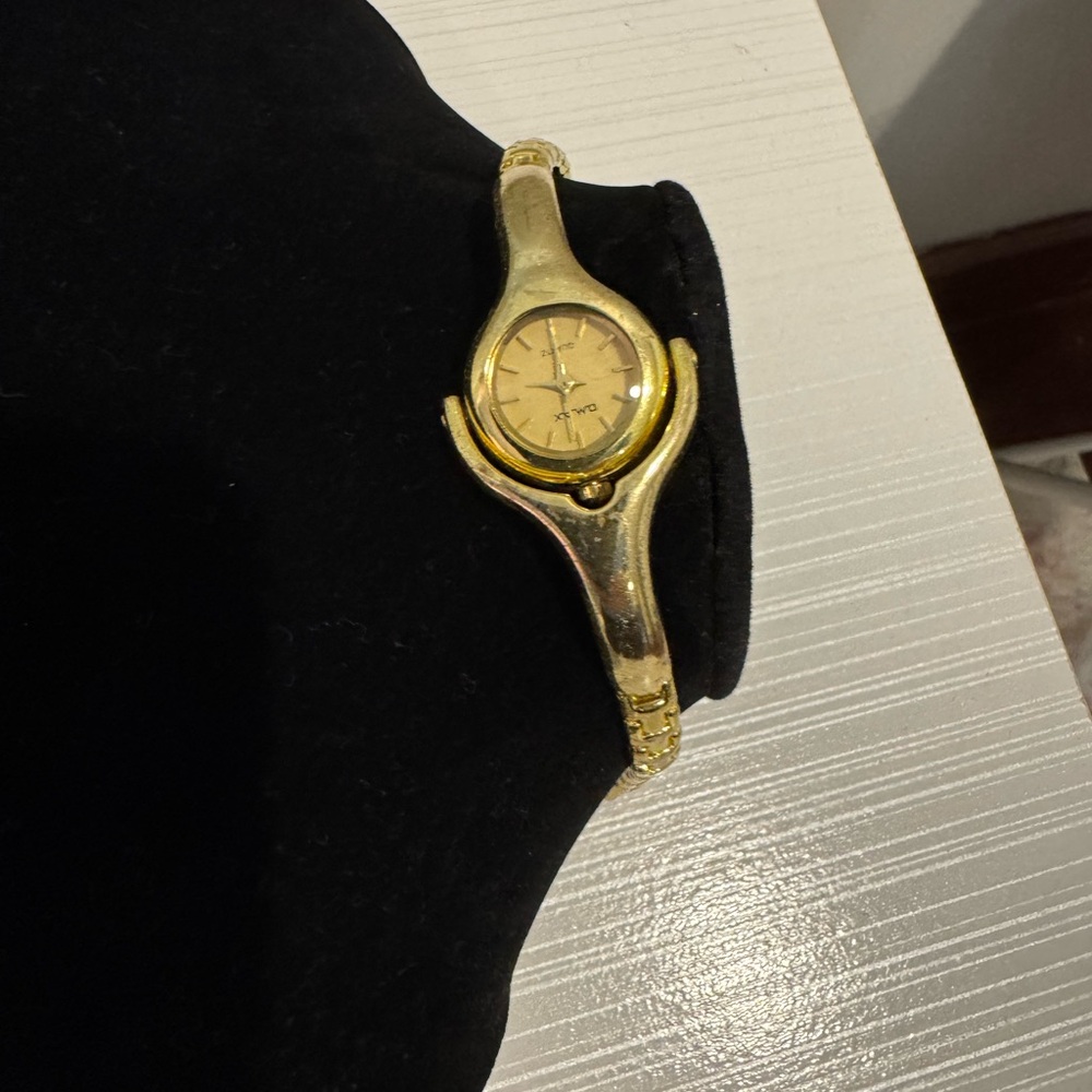 Elegant Gold Women's Watch